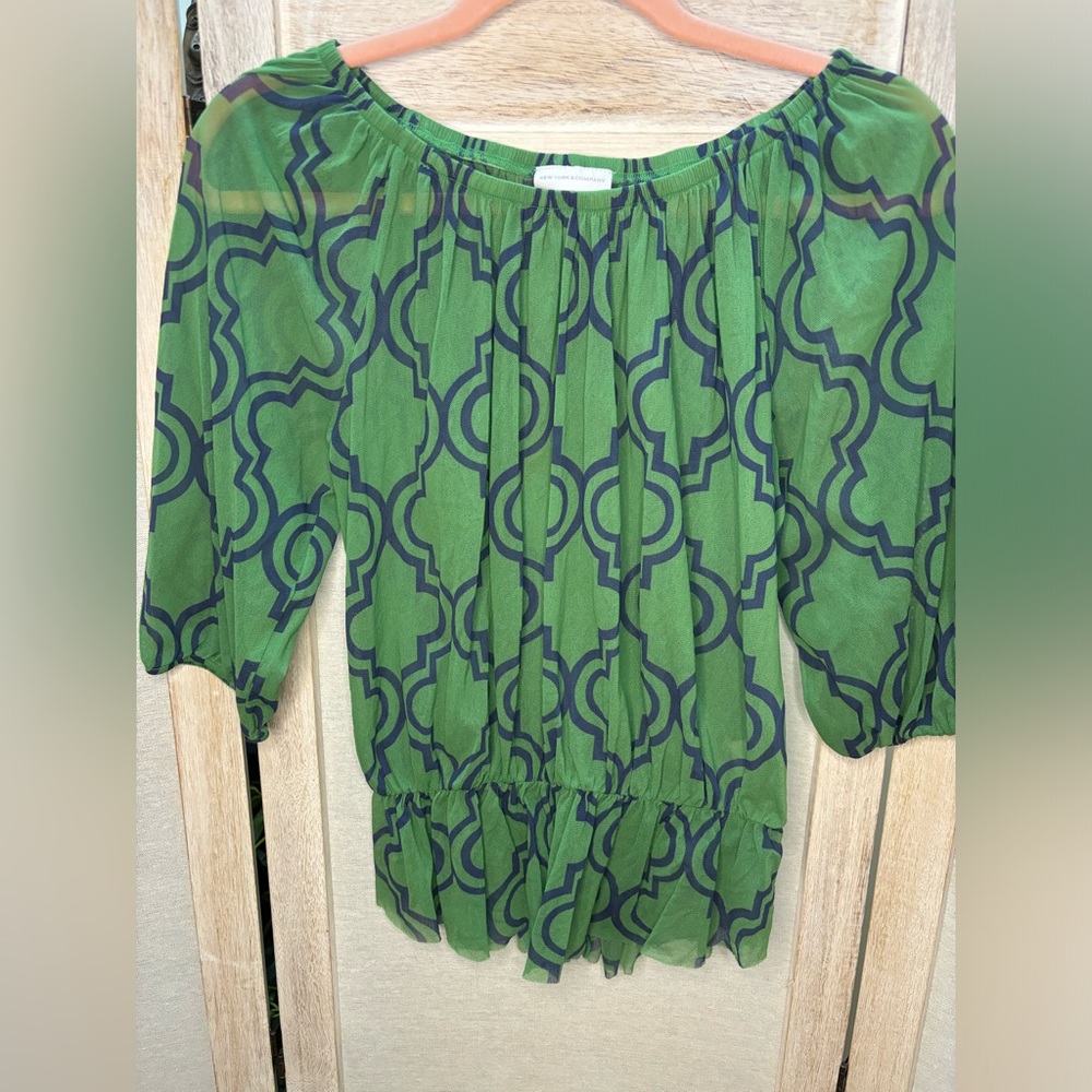 🌺New York & Co Sheer geometric top🌺5 for $30